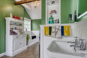 Main Bathroom- click for photo gallery